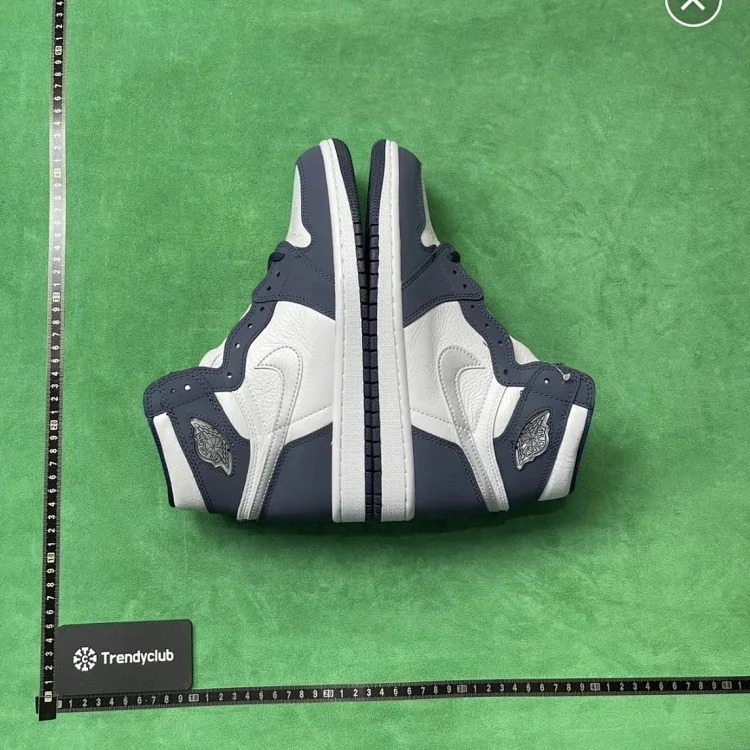 G collection of versatile sneakers for couples image 4