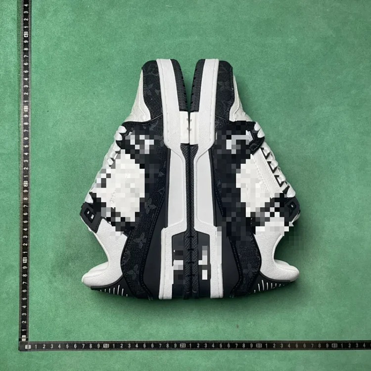 Embossed printed low-top fashion sneakers P7B