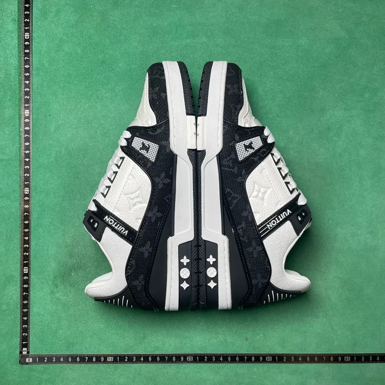 Embossed printed low-top fashion sneakers P7B image 2