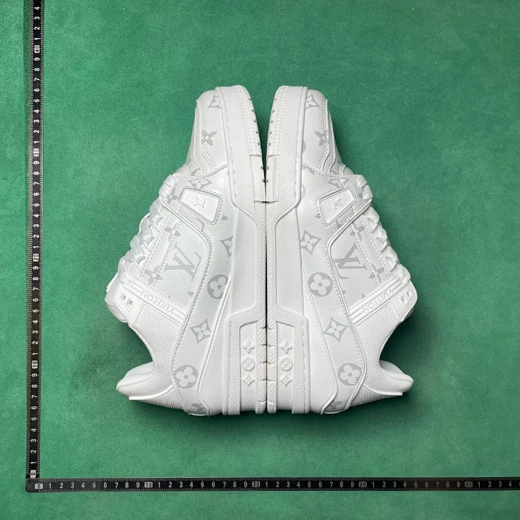 Embossed printed low-top fashion sneakers P7B image 6
