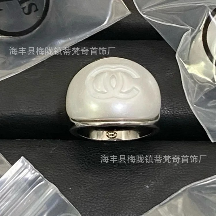 Chanel 25c small fragrant style new rhombus love double C ring with bow, versatile fashion retro high-end fragrant grandma ring