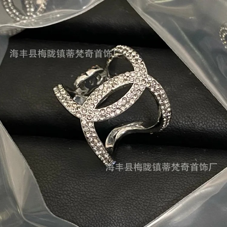 Chanel 25c small fragrant style new rhombus love double C ring with bow, versatile fashion retro high-end fragrant grandma ring