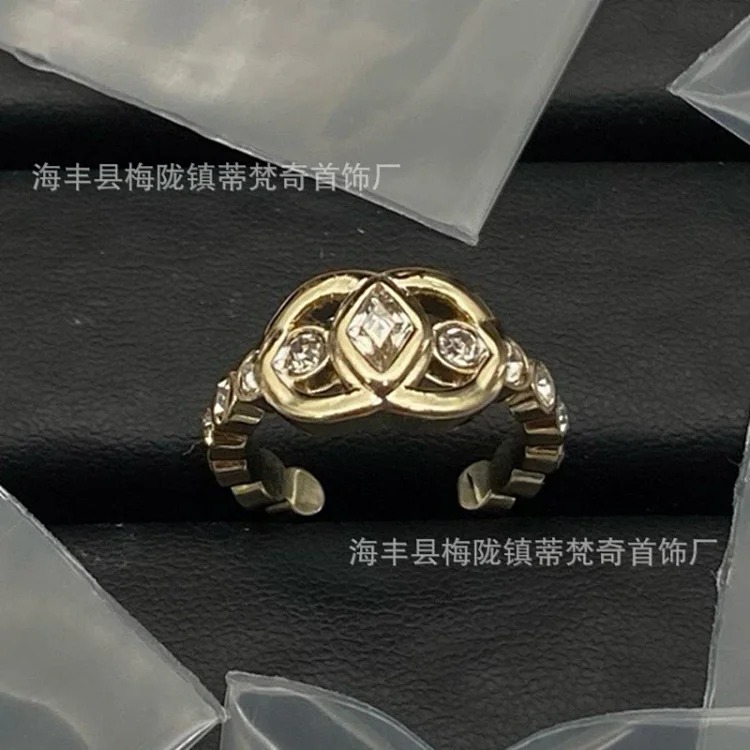 Chanel 25c small fragrant style new rhombus love double C ring with bow, versatile fashion retro high-end fragrant grandma ring