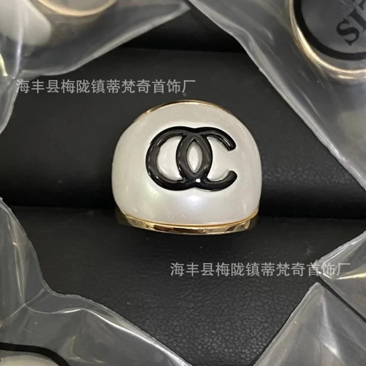 Chanel 25c small fragrant style new rhombus love double C ring with bow, versatile fashion retro high-end fragrant grandma ring