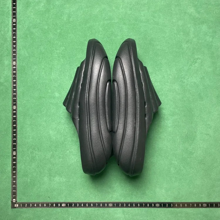 7BD comfortable and lightweight slippers