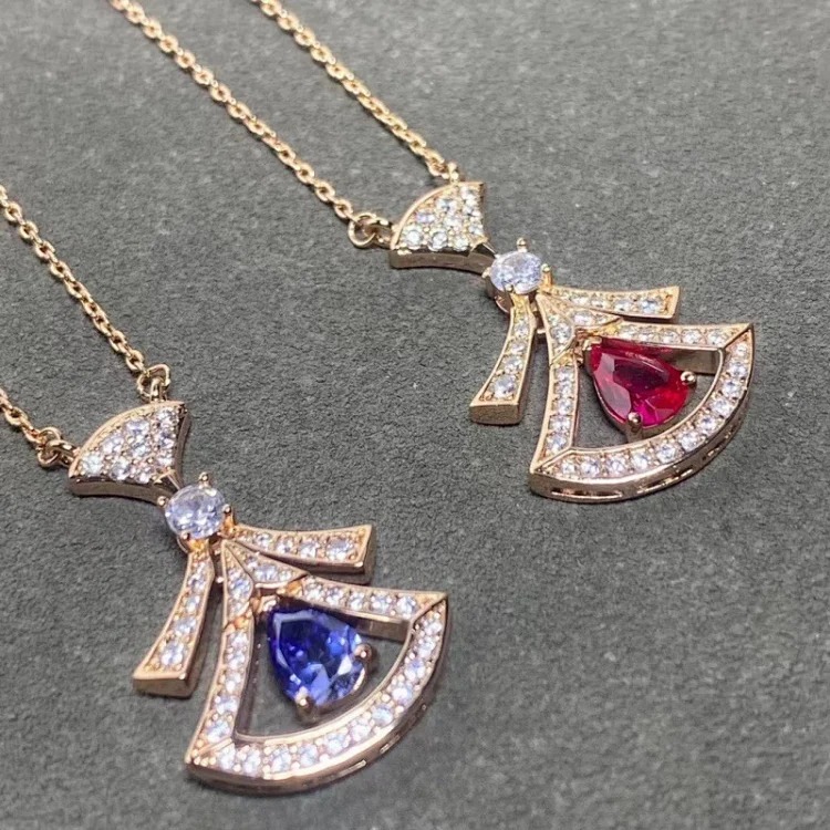 Seiko Chinese Valentine's Day small fan skirt necklace women's exquisite fan-shaped green and blue ruby ​​necklace beating heart clavicle chain