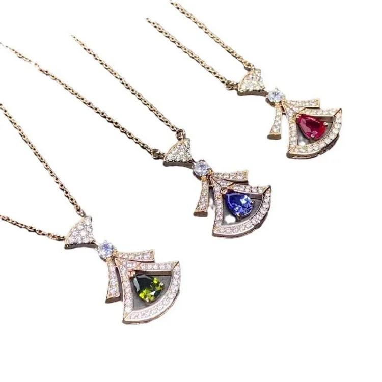 Seiko Chinese Valentine's Day small fan skirt necklace women's exquisite fan-shaped green and blue ruby ​​necklace beating heart clavicle chain