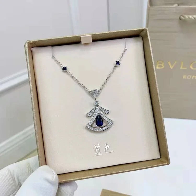 Seiko Chinese Valentine's Day small fan skirt necklace women's exquisite fan-shaped green and blue ruby ​​necklace beating heart clavicle chain