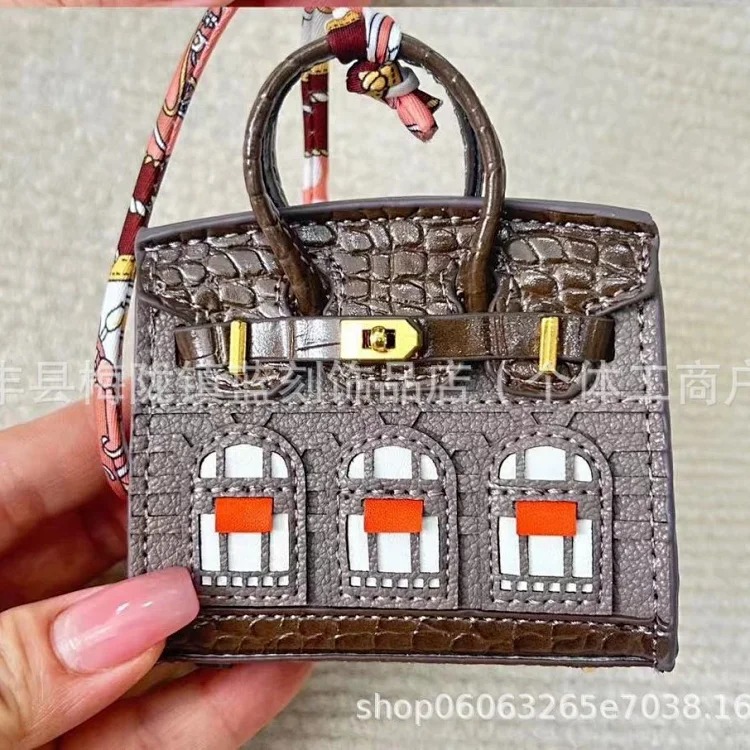 Aijia Fashion Contrast Color Leather Mini Platinum Window Small House Pendant Headphones Lipstick Car Key Bag Pendant