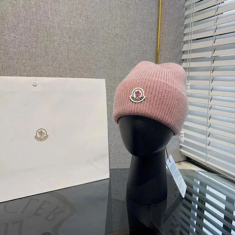 M hat (W2C-0070)