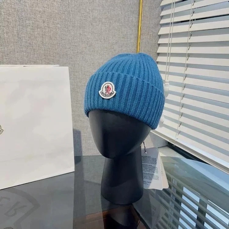 M hat (W2C-0070)