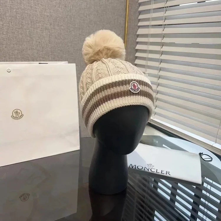 M hat (W2C-0070)
