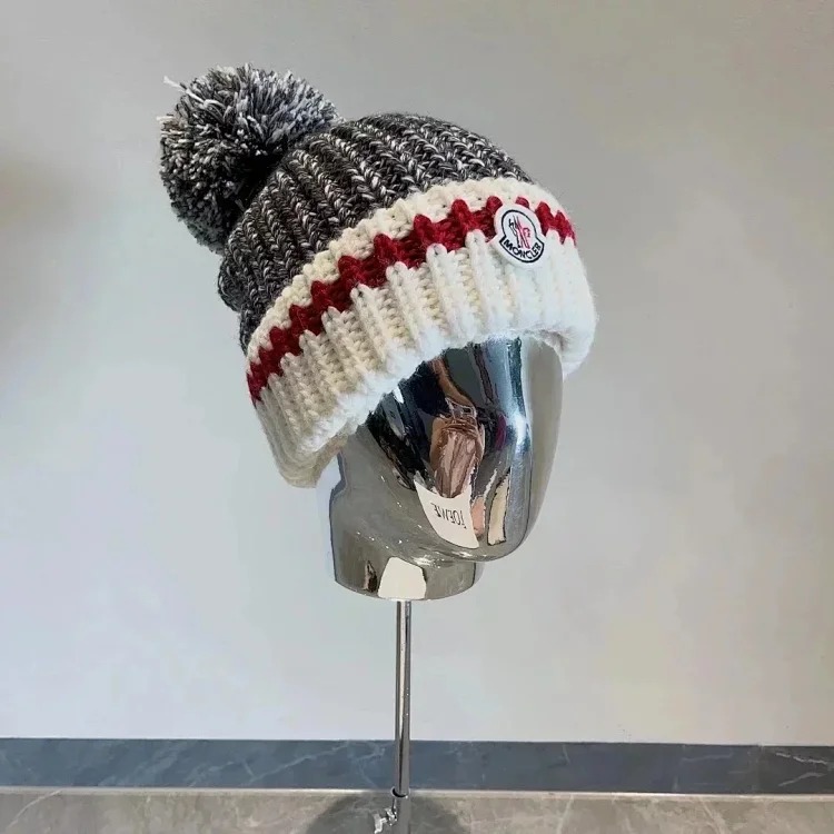 M hat (W2C-0070)