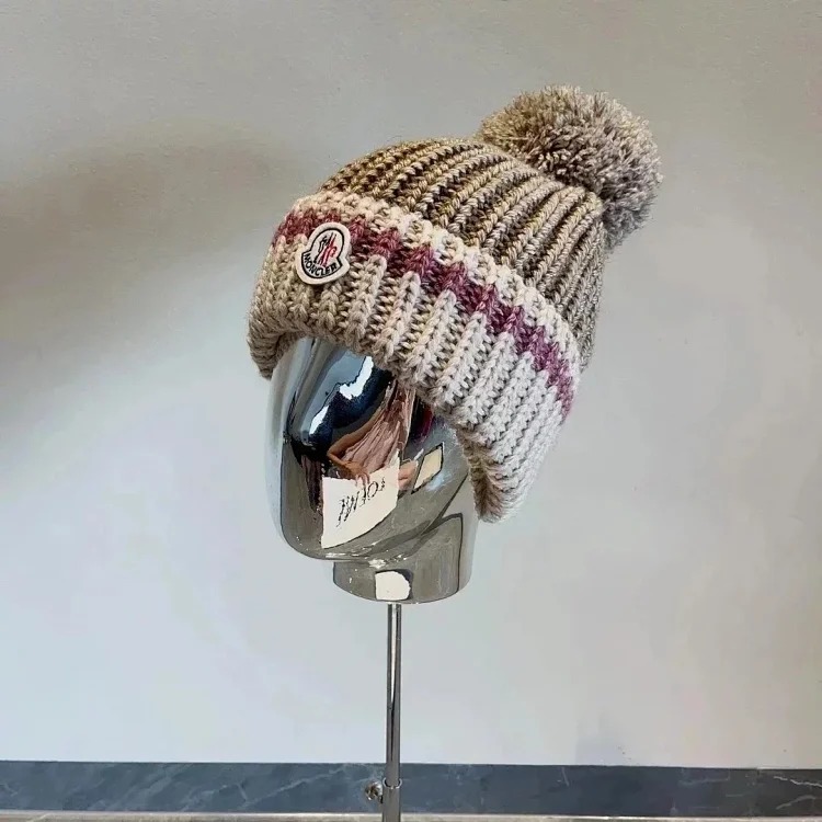 M hat (W2C-0070)