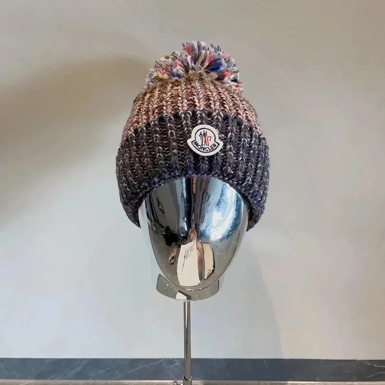 M hat (W2C-0070)