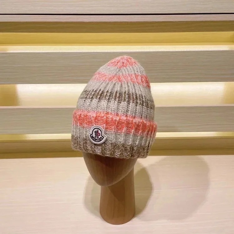 M hat (W2C-0070)