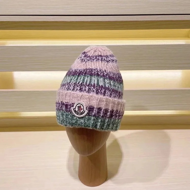 M hat (W2C-0070)