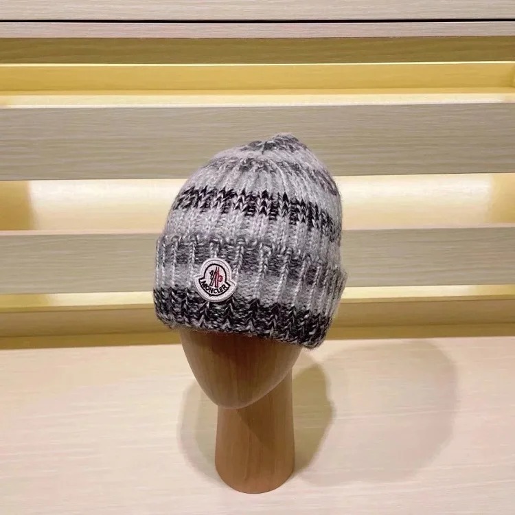 M hat (W2C-0070)
