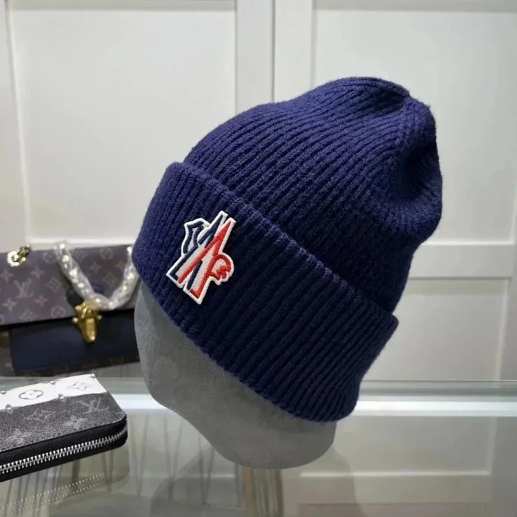 M hat (W2C-0070)