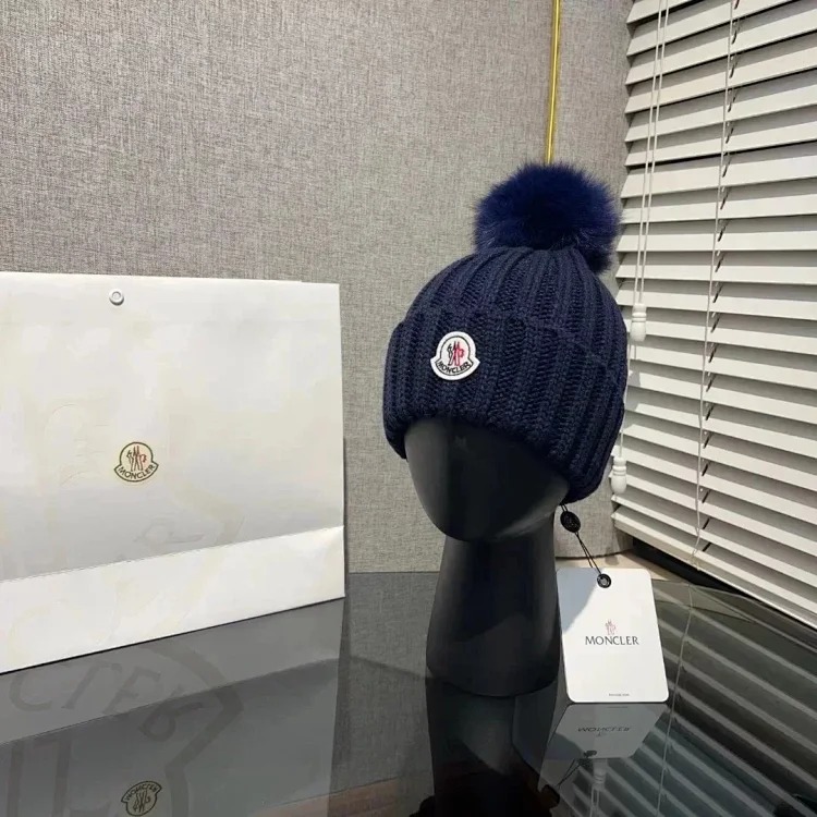 M hat (W2C-0070)