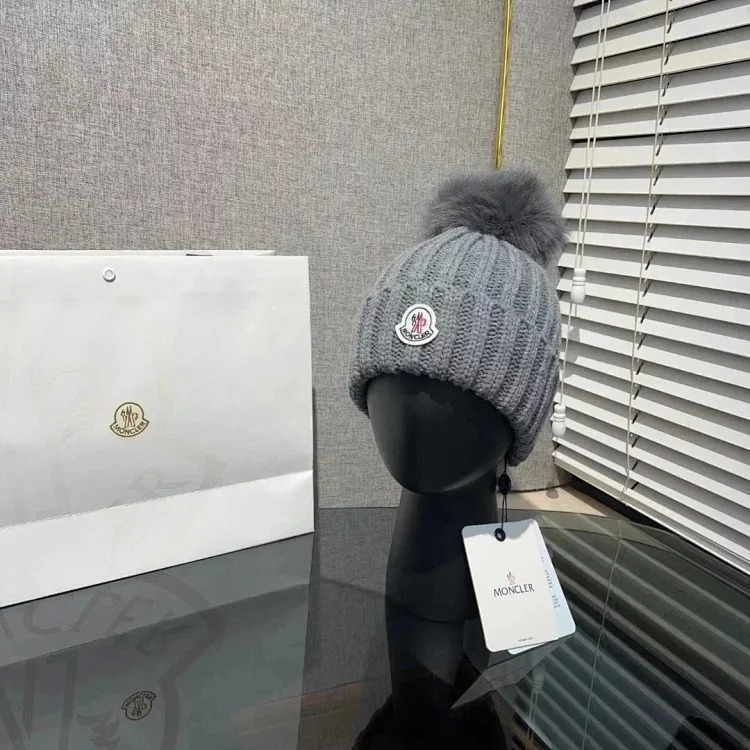 M hat (W2C-0070)