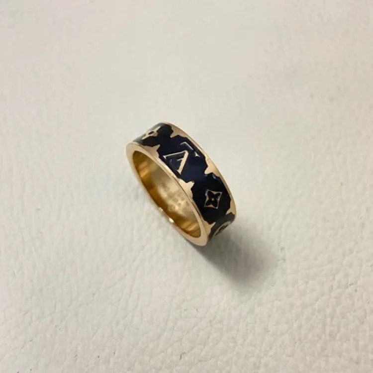 New letter pattern enamel ring, simple, fashionable and niche design, versatile titanium steel ring pair