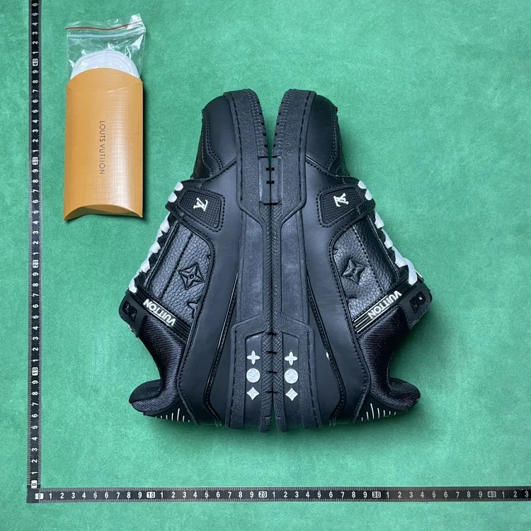 B3D lace-up flat low-top sneakers