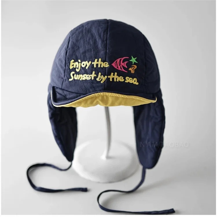 Contrast letter embroidered quilted lace-up pilot hat for women, cute, sweet and versatile travel windproof and warm ear protection hat