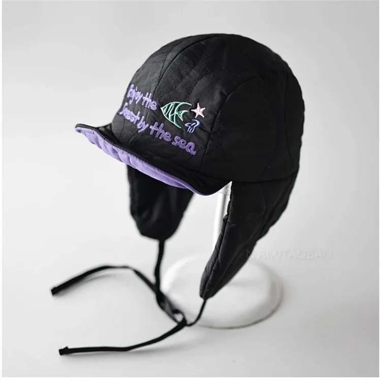 Contrast letter embroidered quilted lace-up pilot hat for women, cute, sweet and versatile travel windproof and warm ear protection hat