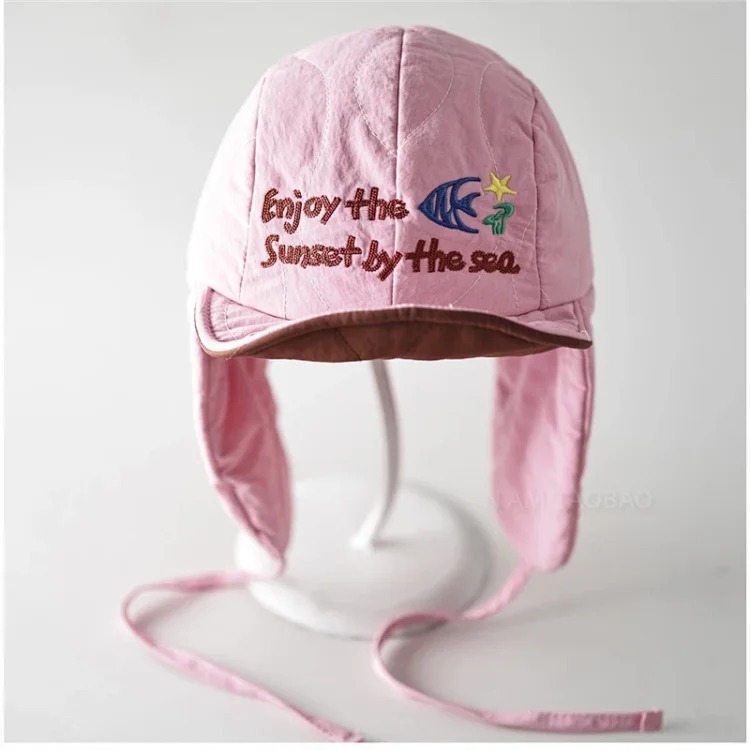 Contrast letter embroidered quilted lace-up pilot hat for women, cute, sweet and versatile travel windproof and warm ear protection hat