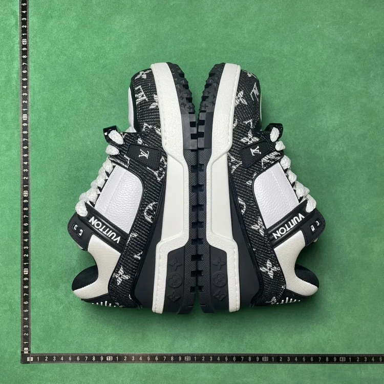 BD 2 embossed print wear-resistant low-cut sneakers