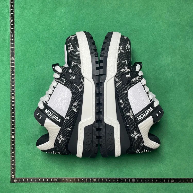 BD 2 embossed print wear-resistant low-cut sneakers image 2