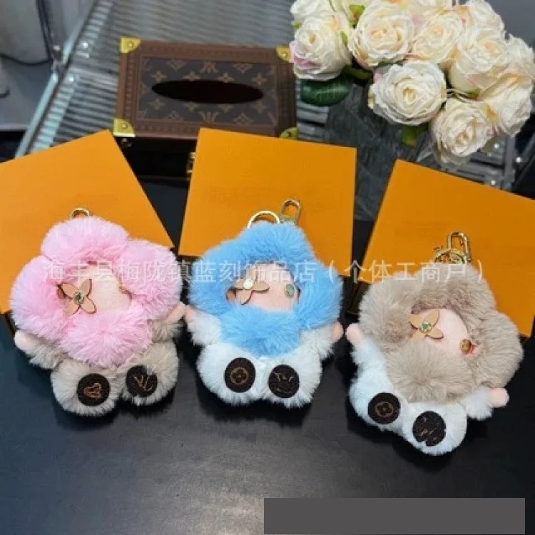 The new cute sunflower Vivian cartoon keychain matches the bag with cute healing plush pendants