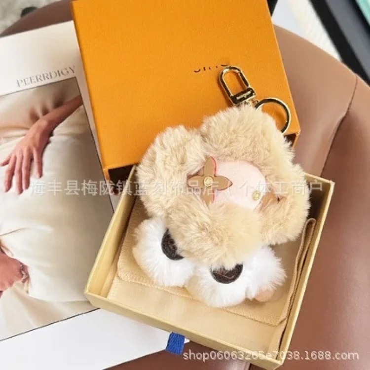 The new cute sunflower Vivian cartoon keychain matches the bag with cute healing plush pendants