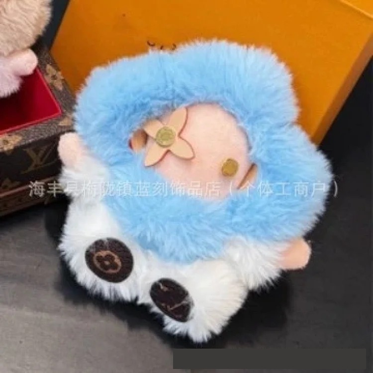 The new cute sunflower Vivian cartoon keychain matches the bag with cute healing plush pendants