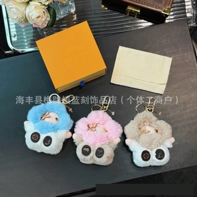 The new cute sunflower Vivian cartoon keychain matches the bag with cute healing plush pendants