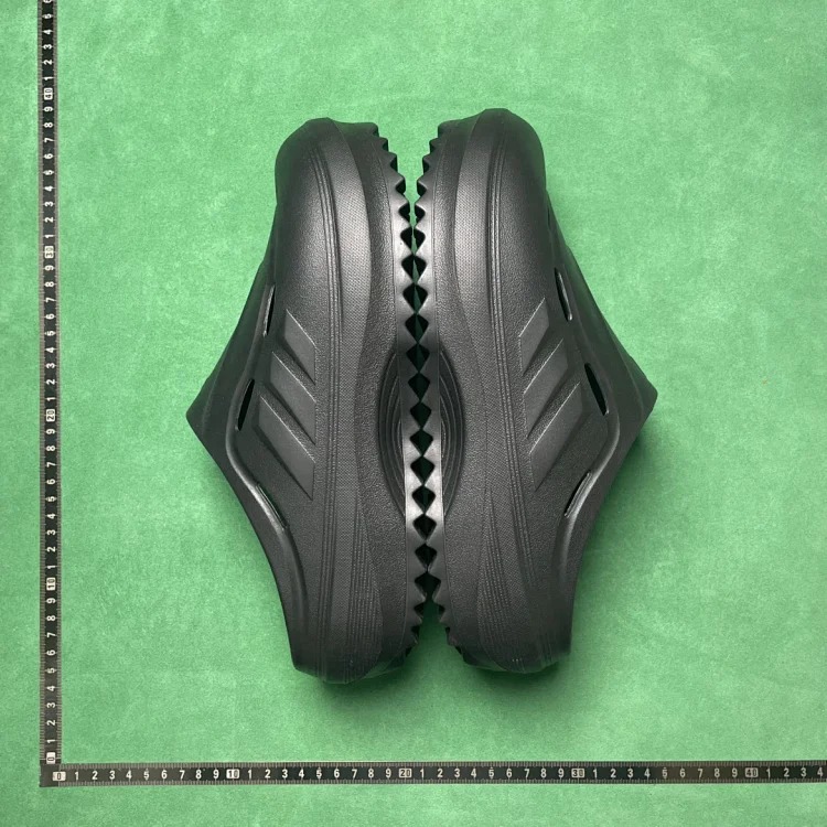 8BD versatile and comfortable anti-wear and non-slip toe-cap slippers