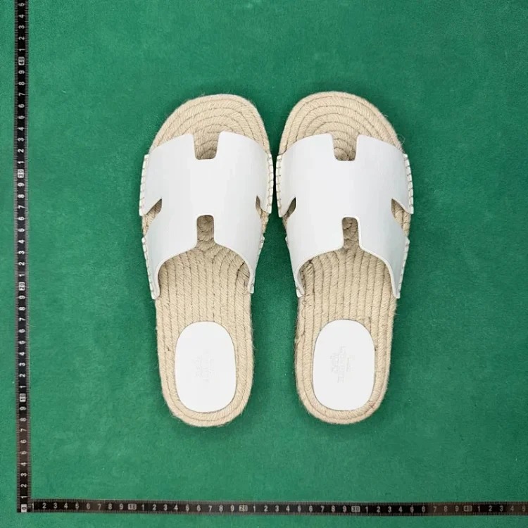 (Customized models are shipped in 3-7 days) Calfskin flat fashion sandals TT 0