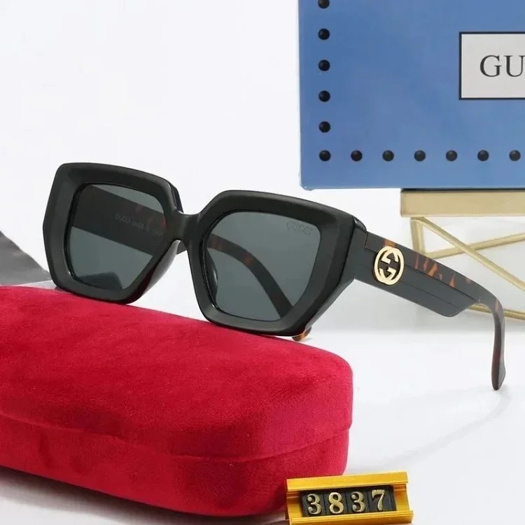 Fashionable sunglasses 012