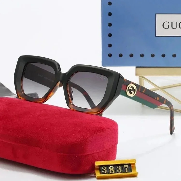 Fashionable sunglasses 012
