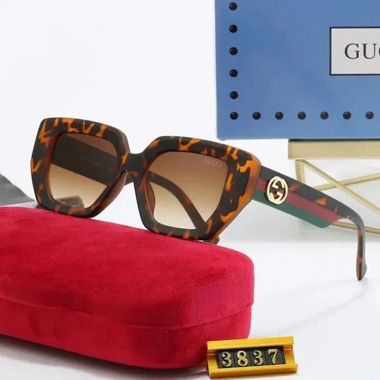 Fashionable sunglasses 012