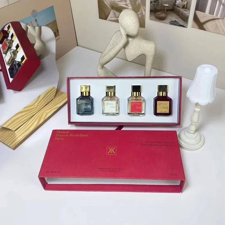 Fashionable and Popular Perfume Set (P-0103)