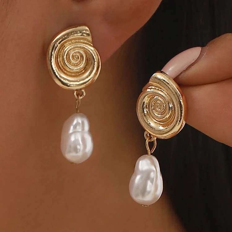 Summer bohemian vacation style accessories, marine life pendant earrings, light luxury and high-end foreign trade shell jewelry