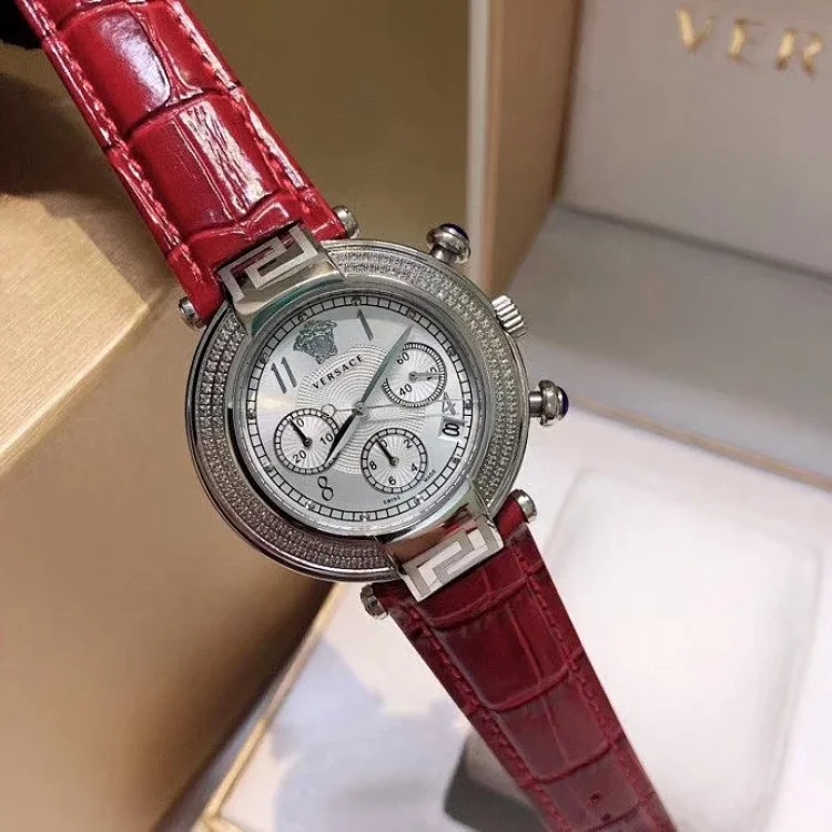 Versace's popular limited edition is now online, with its beautiful youthfulness, taking you into the modern era of the Fan family and releasing its modern appeal.