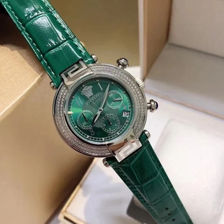 Versace's popular limited edition is now online, with its beautiful youthfulness, taking you into the modern era of the Fan family and releasing its modern appeal.