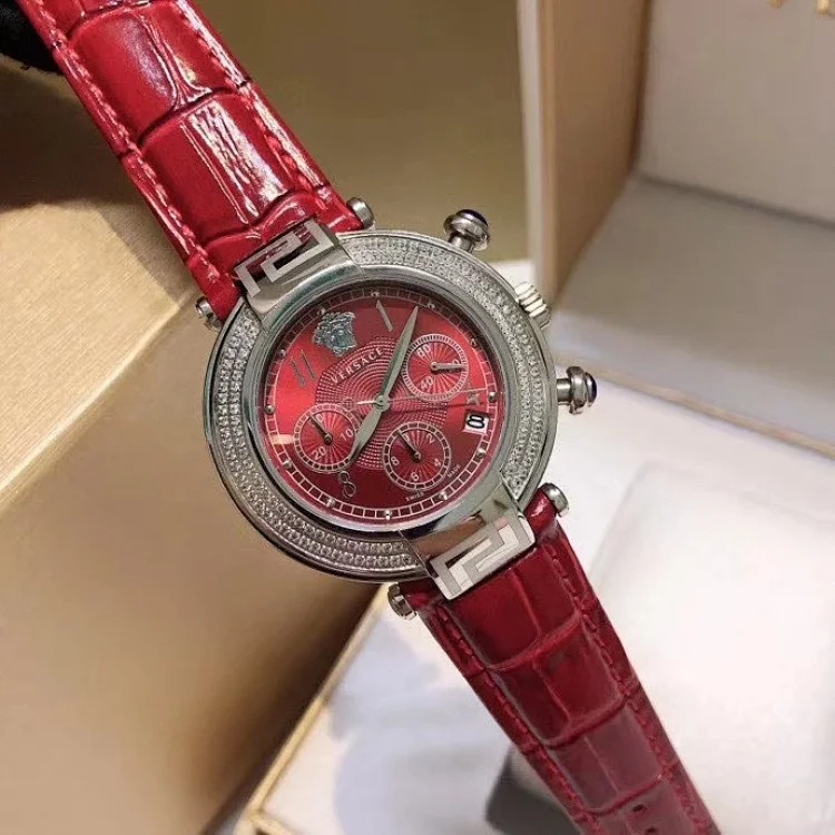 Versace's popular limited edition is now online, with its beautiful youthfulness, taking you into the modern era of the Fan family and releasing its modern appeal.