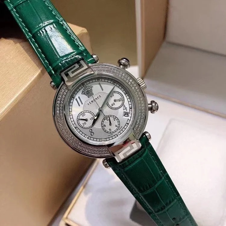 Versace's popular limited edition is now online, with its beautiful youthfulness, taking you into the modern era of the Fan family and releasing its modern appeal.