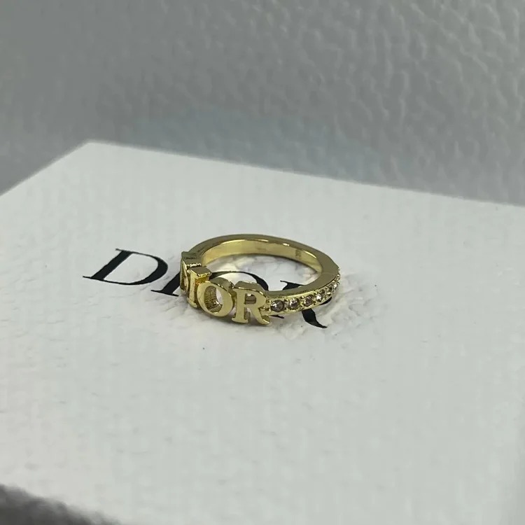 High-quality light luxury ring that won’t fade for couples sheet.cheap