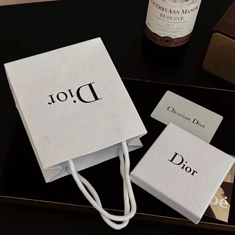 High-quality light luxury ring that won’t fade for couples sheet.cheap