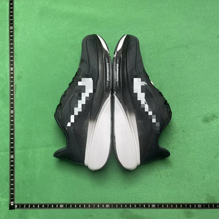 Comfortable fit, breathable and resilient running shoes B0D